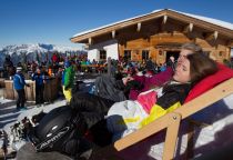 Entspannen auf der Dauerstoa Alm im Alpbachtal. • © Ski Juwel Alpbachtal Wildschönau