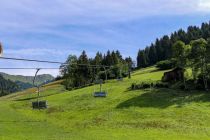 Die Doppelsesselbahn Mühlwinkel in Dorfgastein. Sie ist nur im Winter in Betrieb. • © skiwelt.de - Christian Schön