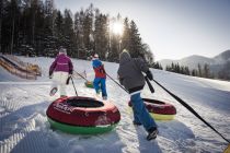 Snowtubing ist ein angesagter Winterspaß in Faistenau. • © Ebners Waldhof