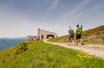 Herrlich wandern in der Ferienregion Bad Kleinkirchheim, hier an der Kaiserburg. • © Kärnten Werbung, Franz Gerdl