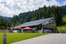 Die Talstation der Doischbergbahn im Sommer. Da ist sie leider geschlossen.  • © skiwelt.de - Silke Schön