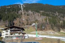 Die ehemalige 4er Finkenberger Almbahn I wurde im Jahr 2017 durch eine 10er Gondel ersetzt. • © skiwelt.de / christian schön