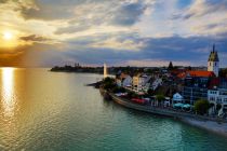 Friedrichshafen am Bodensee in der Abenddämmerung.  • © User KiraHundeDog auf pixabay.com