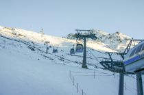 Die zweite Sektion der Hochgurglbahn beginnt mitten in Hochgurgl. • © skiwelt.de / christian schön