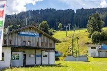 Die Talstation des Hornspitz-Express in Gosau im Sommer. • © skiwelt.de - Christian Schön