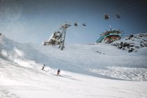 Die Bahn Top Wurmkogl II in Hochgurgl, rechts das Top Mountain Star Restaurant. • © Ötztal Tourismus, Rudi Wyhlidal