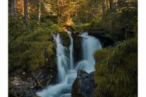 Auf mysteriöse Weise verschwindet der Doser Wasserfall alljährlich im Spätherbst dort, wo er im Frühjahr wieder entspringt.  • © Lebensspur Lechl/Boxfish.de