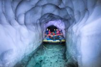 Eine aufregende Fahrt im ewigen Eis im Natur Eis Palast am Hintertuxer Gletscher. • © Hintertuxer Gletscher
