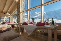 Schöne Aussichten aus dem Alpenhaus in der Silvretta Arena. • © TVB Paznaun-Ischgl