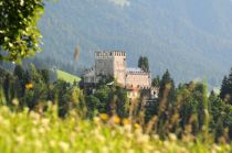 Das Schloss Itter im gleichnamigen Ort. • © Kitzbüheler Alpen, Stefan Astner