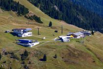 Blick vom Galzig auf die drei Bahnen Kapallbahn, Nassereinbahn und Gampenbahn. Links unten ist die Talstation der Kapallbahn. • © skiwelt.de / christian schön