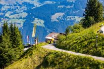 An der Bergstation der Hahnenkammbahn aussteigen und dann rechts - das ist der Weg zur Hocheckhütte.  • © skiwelt.de - Silke Schön