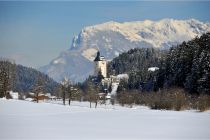 Blick auf die winterliche Wallfahrtskirche in Mariastein. • © TVB Kitzbüheler Alpen, Hannes Dabernig