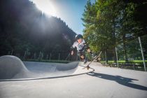 Spaß und Bewegung im Skatepark Mayrhofen. • © TVB Mayrhofen, Dominic Ebenbichler