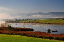 Der wunderschöne Riegsee in Murnau am Staffelsee. • © Tourist Information Murnau am Staffelsee, Jörg Lutz