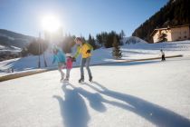 Eislaufen in der Winterwunderwelt in Nauders. • © TVB Tiroler Oberland Nauders, Martin Lugger