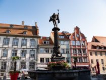 Neptunbrunnen vor St. Stephan • © skiwelt.de / christian schön