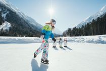 Eislaufen auf Natureis in Klaus Äuele. • © TVB Stubai, André Schönherr