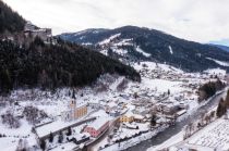 Blick auf das winterliche Ramingstein im Salzburger Lungau. • © Ferienregion Lungau