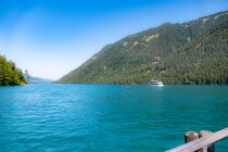 Der Weissensee in Kärnten ist dessen höchstgelegener Badesee.  • © skiwelt.de - Christian Schön