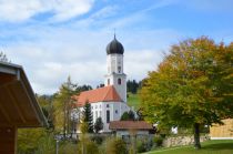 Die Kirche St. Stephan in Rettenberg im Allgäu. • © Alois Wohlfahrt auf pixabay.com