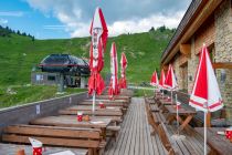 Die Terrasse des Panorama Restaurant Hahnenkamm. • © skiwelt.de - Christian Schön