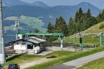 Vor dem Bau der Gondelbahnen Salvenbahn I + II war die Sesselbahn Hohe Salve auch im Sommer in Betrieb und Bestandteil der Dreierkette auf von Hopfgarten auf die Hohe Salve. • © skiwelt.de / christian schön