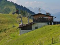 Die Bergstation der Sesselbahn Talkaser im Sommer. • © skiwelt.de / christian schön