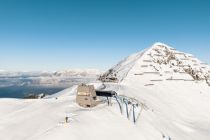 Die Bergstation der Hornbahn 2000 mit dem Aussichtsturm Top of Alpbachtal.  • © Ski Juwel Alpbachtal Wildschönau, shootandstyle.com