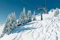 Hinauf mit der 4er Sesselbahn. • © Bergwelt Hahnenkamm