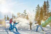 Winterspaß in WIDIS Spiel- und Rutschenpark. • © Ötztal Tourismus, Christian Schneider