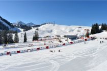 Die Bergstation der Loferer Almbahn II mit dem Kinderland der Skischule. • © Almenwelt Lofer