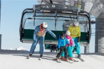 Aussteigen aus dem Family Express im Skigebiet Lofer. • © Salzburger Saalachtal Tourismus