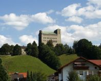 Die frühere Ordensburg in Sonthofen wird heute als Kaserne genutzt. • © Stadt Sonthofen