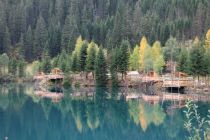 Wie ins Wasser gemalt – der Verwallsee nahe St. Anton am Arlberg ist bekannt für sein schimmerndes Türkisgrün. • © TVB St. Anton am Arlberg