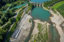 Die Staumauer des Völkermarkter Stausees. Links ist die Fischtreppe zu sehen. • © VERBUND