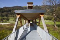 Der Aussichtsturm im Naturschutzgebiet Schwemm in Walchsee. • © Tourismusverband Kaiserwinkl