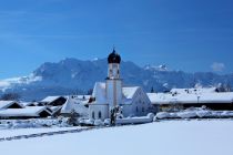 Die katholische Pfarrkirche St. Jakob in Wallgau. • © Alpenwelt Karwendel, Christoph Schober