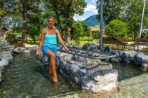 Das belebende Kneipp-Becken im Kurgarten in Wertach. • © Tourist-Info Wertach