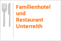 Das Familienrestaurant Sonnenburg in Fiss am Abend.  • © Fisser Bergbahnen, www.foto-mueller.at