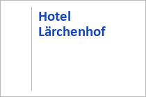 Logo des Lärchenhof-Resorts. Der Skilift liegt direkt am Hotel. • © Der Lärchenhof