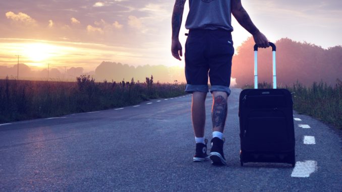 hiker-1607078_1920 Den Koffer immer im Blick mit einem Tracker. / Foto: pixabay.com