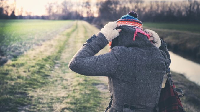 winter-1972939_1920 Ab Herbst wird es merklich kühler draußen. Thermokleidung ist dann hilfreich. -- Foto: pixabay.com