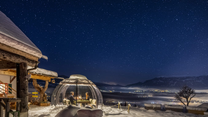 Das perfekte Geschenk zum Valentinstag: Ein Schneeflocken-Fondue unter der Glaskuppel. // Foto: MBN, Gert Perauer