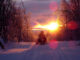 Mit dem Schneemobil in den Sonnenuntergang. // Foto: pixabay
